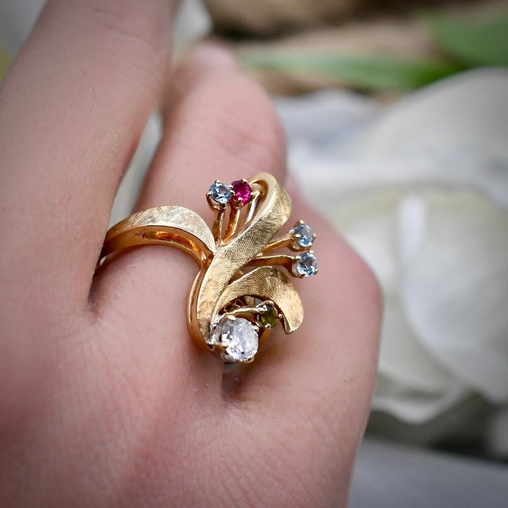 Vintage 14k Gold Portrait 3 Diamond Ribbon Cocktail Ring 6.18 g size 6.75